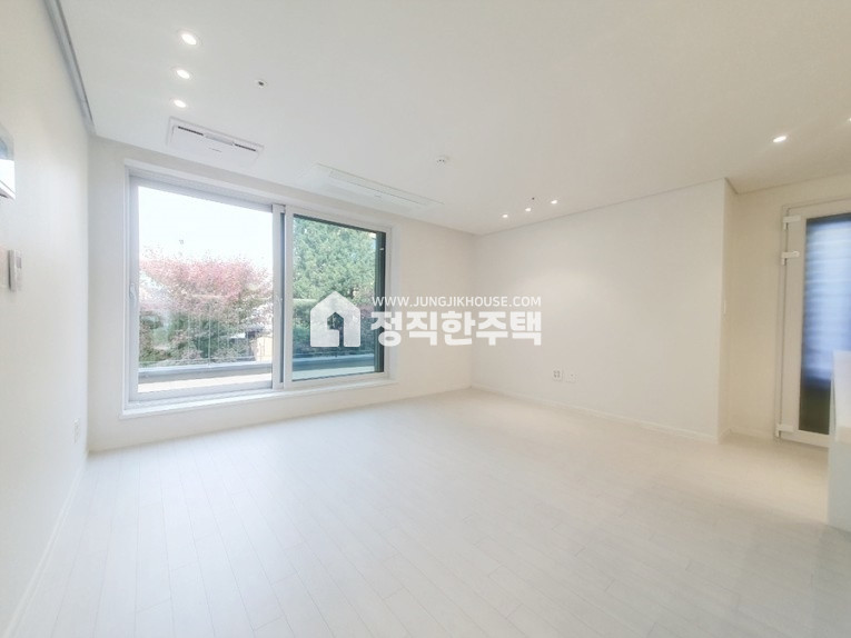 서울 용산구 이태원동 ★★녹사평역, 이태원역 더블역세권 공원뷰 3룸 테라스 고급빌라★★ 분양 매물번호 13194 사진 1
