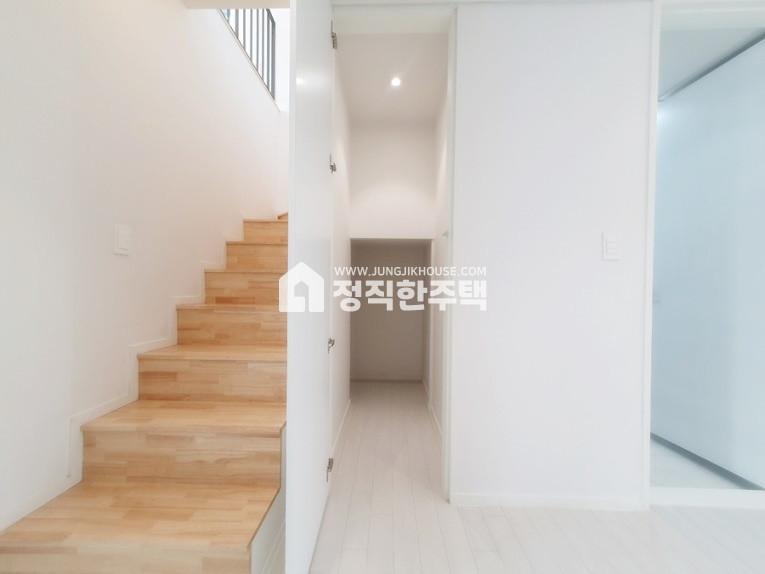 서울 용산구 이태원동 ★★녹사평역, 이태원역 더블역세권 공원뷰 복층 고급빌라★★ 분양 매물번호 13193 사진 11