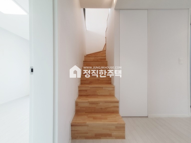 서울 용산구 이태원동 ★★녹사평역, 이태원역 더블역세권 공원뷰 복층 고급빌라★★ 분양 매물번호 13193 사진 12