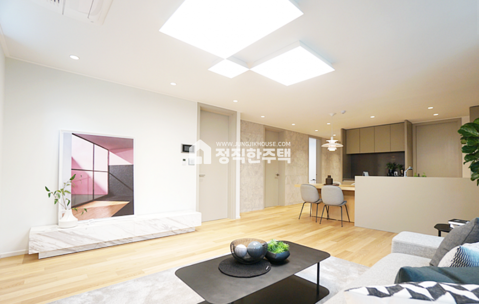 경기 파주시 야당동 ○○야당동 프리미엄 빌라○○여기보시면, 다른곳 눈에 안들어오실거예요~!! 정남향으로 하루종일 밝고 쾌적한 빌라입니다~!! 분양 매물번호 10196 사진 2